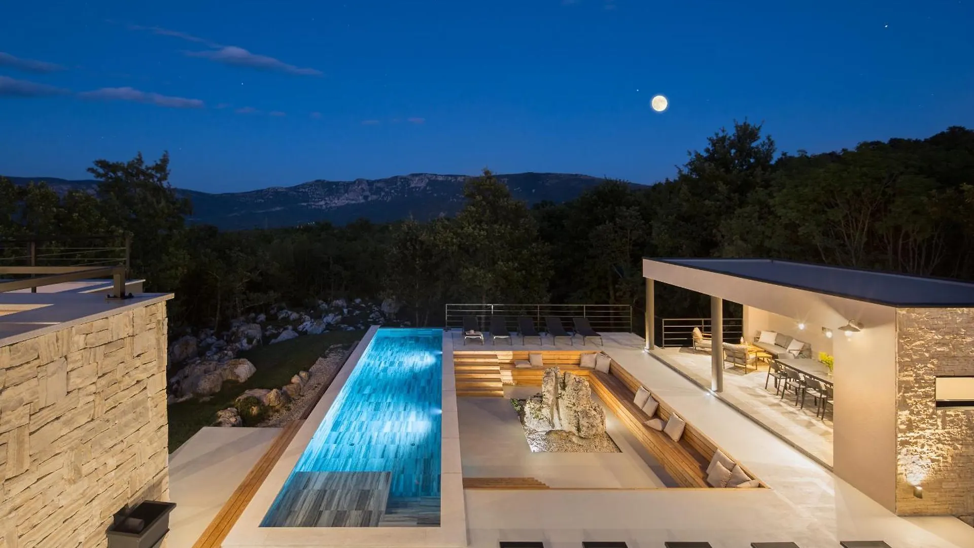 Villa Mons Caldera For 10 People With 40 M2 Infinity Heated Pool & Kids Playground Kršan كرواتيا