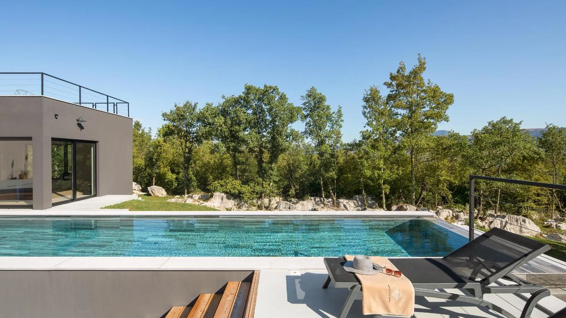 Villa Mons Caldera For 10 People With 40 M2 Infinity Heated Pool & Kids Playground Kršan 0*,  Croácia