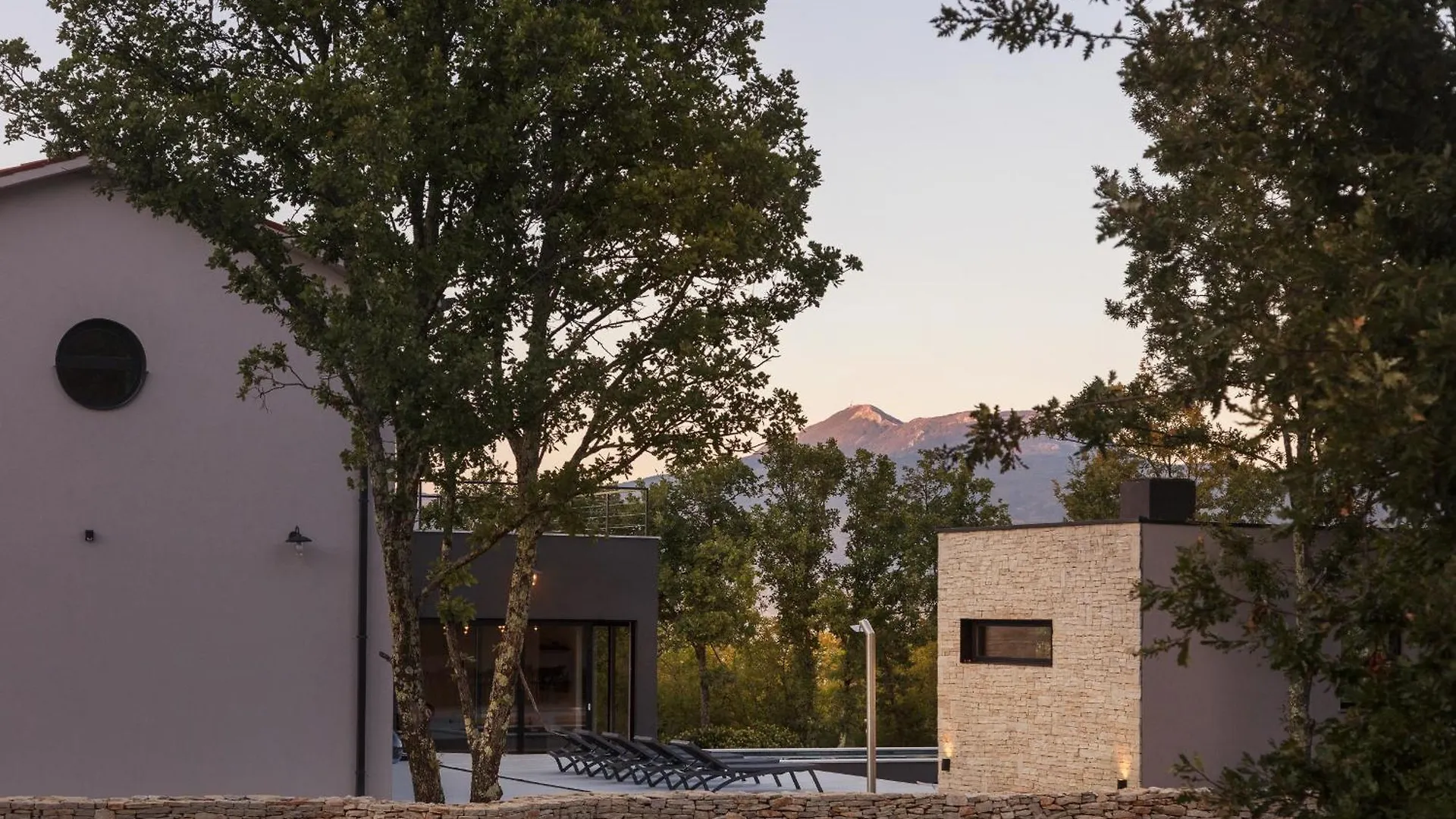 Villa Mons Caldera For 10 People With 40 M2 Infinity Heated Pool & Kids Playground Kršan