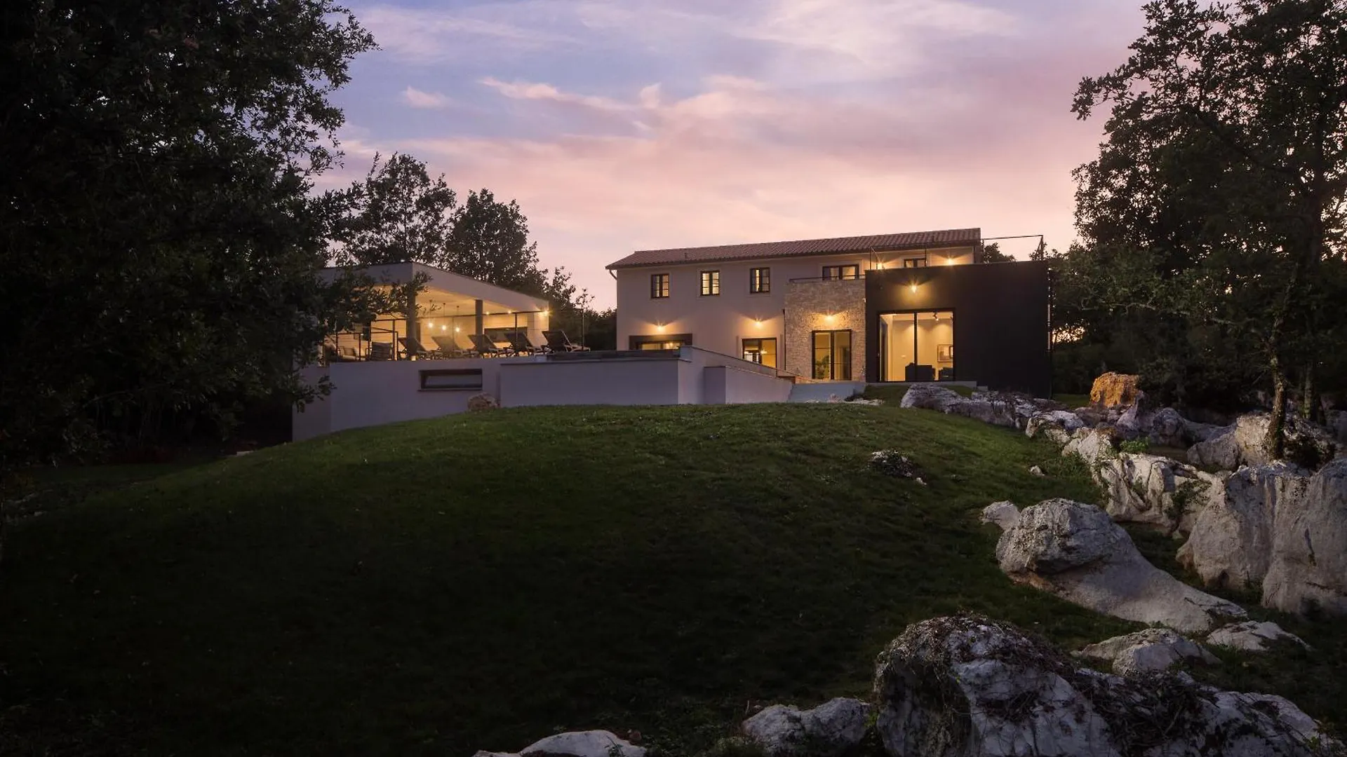Villa Mons Caldera For 10 People With 40 M2 Infinity Heated Pool & Kids Playground Kršan